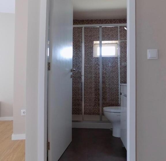 سوییت خانوادگی, Cmb Guesthouse