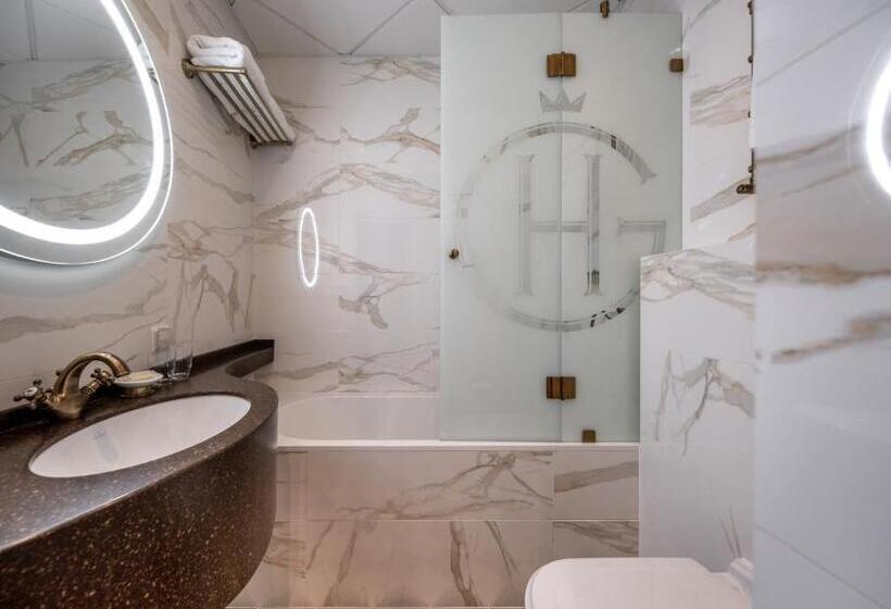 سوییت جونیور, Grand Hotel Lviv Casino & Spa