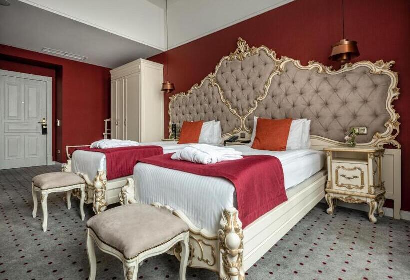 اتاق سوپریور با چشم‌انداز شهر, Grand Hotel Lviv Casino & Spa