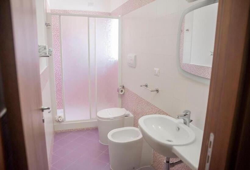 اتاق استاندارد با بالکن و چشم‌انداز دریا, Belvedere B&b