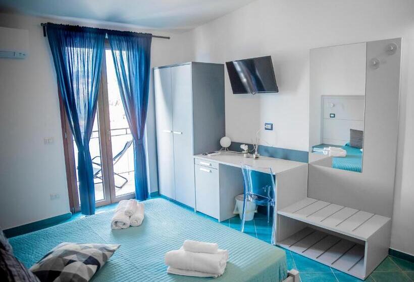 اتاق استاندارد با بالکن و چشم‌انداز دریا, Belvedere B&b