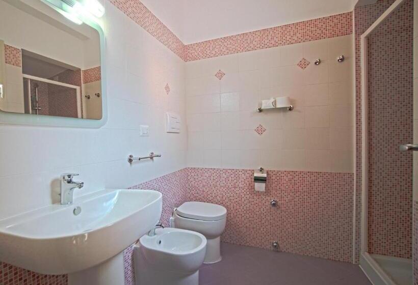 اتاق استاندارد با بالکن و چشم‌انداز دریا, Belvedere B&b