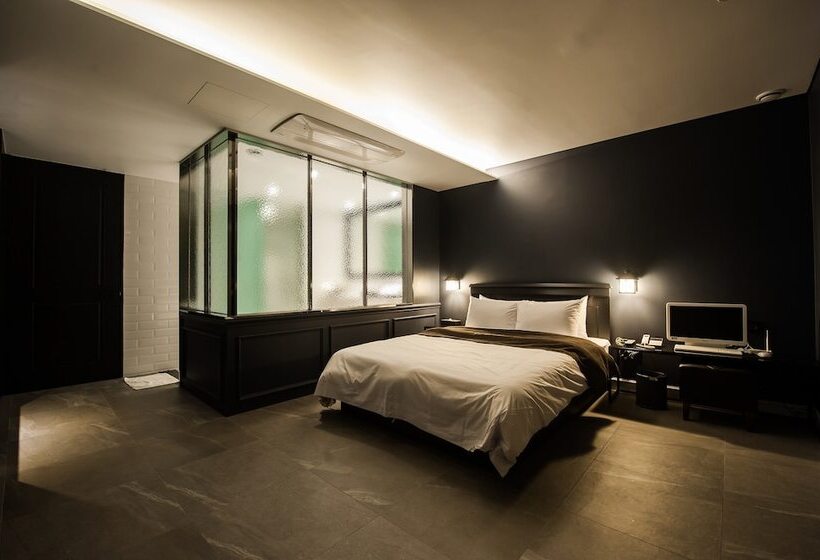 Номер Deluxe, Amare