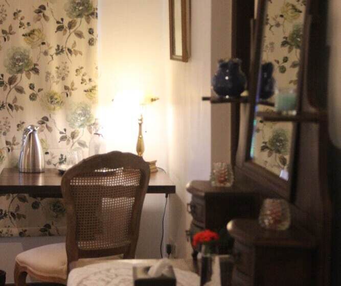 سوییت لوکس, Coffee Bungalow Kandy