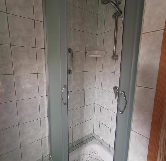스탠다드 트리픔 룸 공동욕실, Guest House Accommodation Rupine