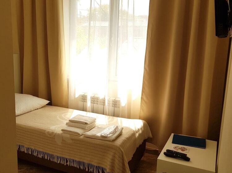 اتاق استاندارد یک نفره, Plutus