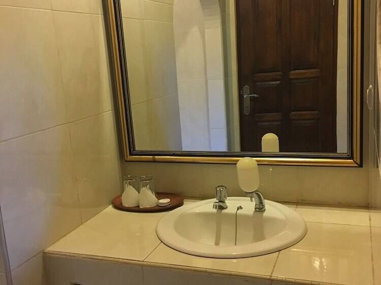 Номер Стандарт, Cafe Wayan Cottages Senggigi