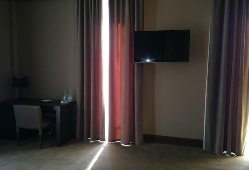 Семейный Номер, Soho Grand