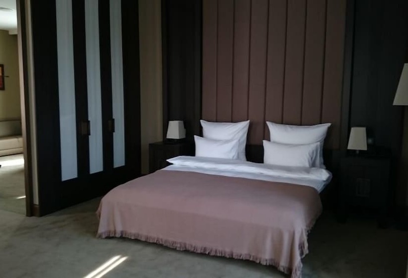 Семейный Номер, Soho Grand