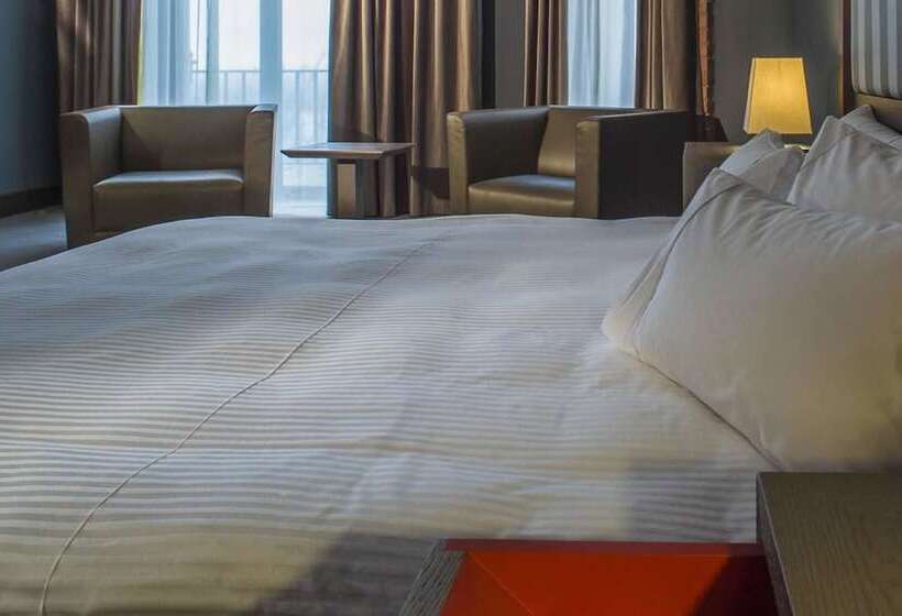 Семейный Номер, Soho Grand