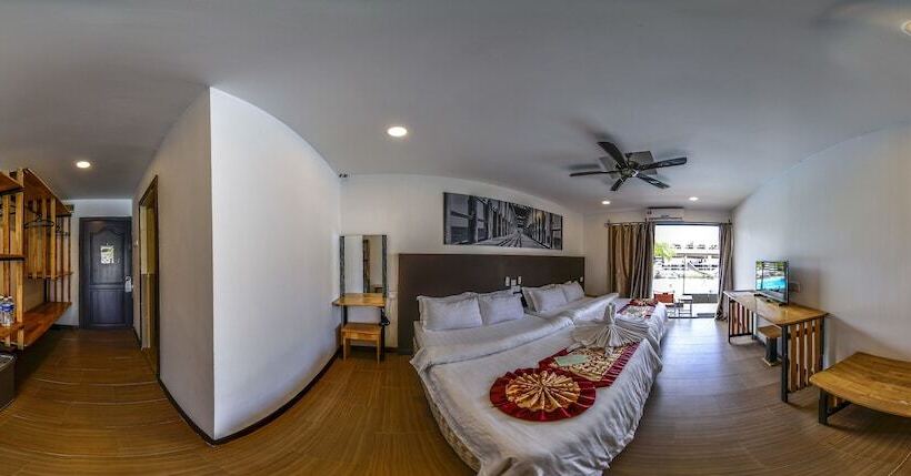 اتاق لوکس خانوادگی, The Barat Tioman Beach Resort