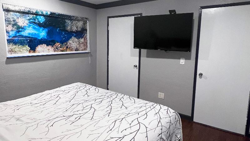 스위트 킹사이즈 침대, Anchorage Inn Lakeport
