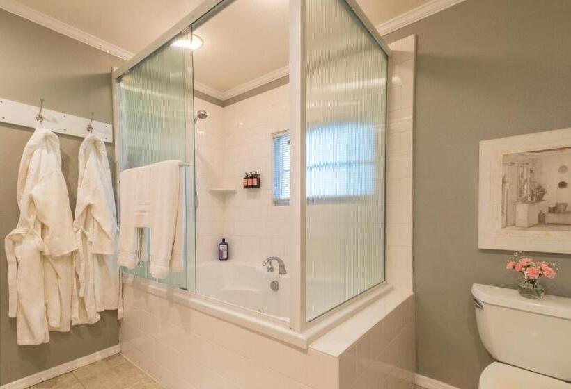 Номер Deluxe Кровать Кинг, Inn St Helena