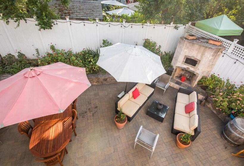 Студия Deluxe, Inn St Helena