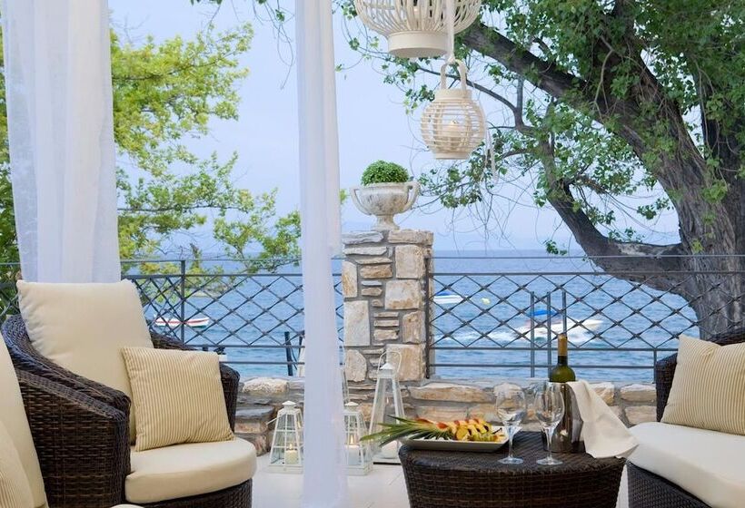 سوییت با چشم‌انداز دریا, Minelska Resort