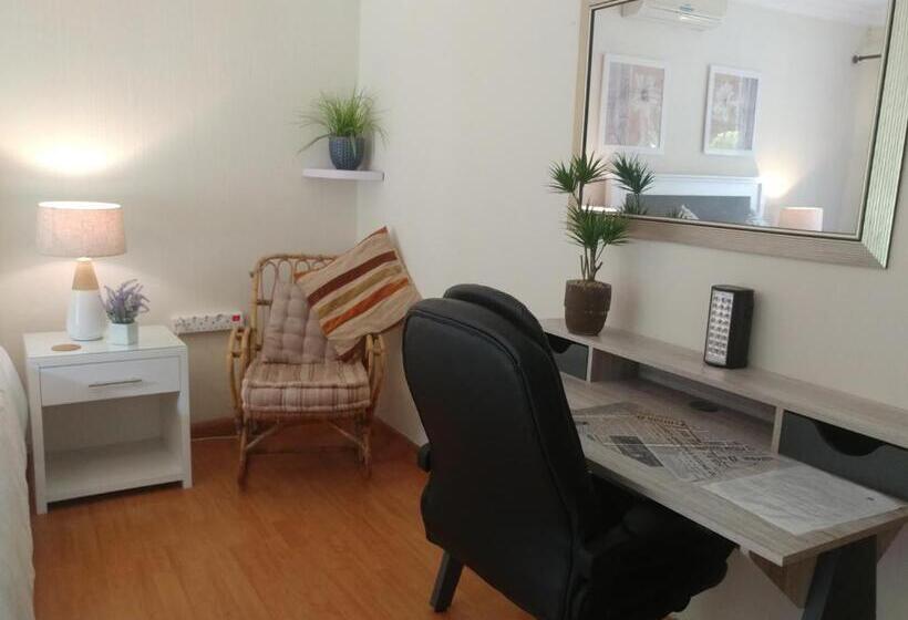 Люкс, Peppertree Guest House Paulshof Jhb Solar&boreholewater