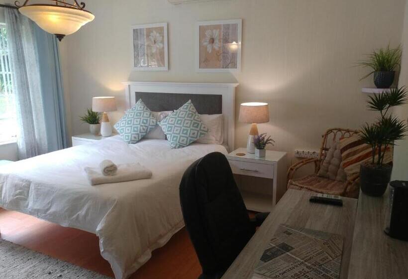 Люкс, Peppertree Guest House Paulshof Jhb Solar&boreholewater