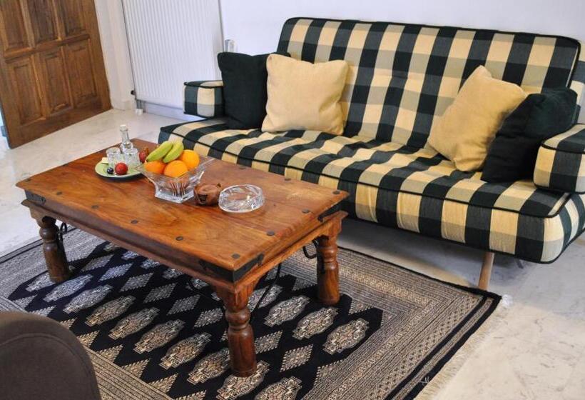 استودیوی استاندارد, Papastavrou Apartments