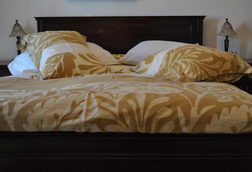 استودیوی استاندارد, Papastavrou Apartments