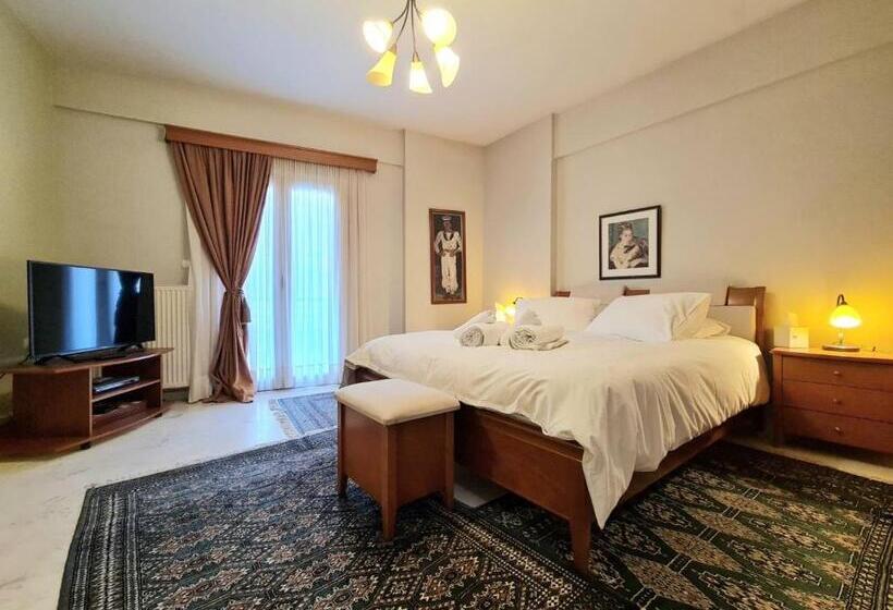 استودیوی استاندارد, Papastavrou Apartments