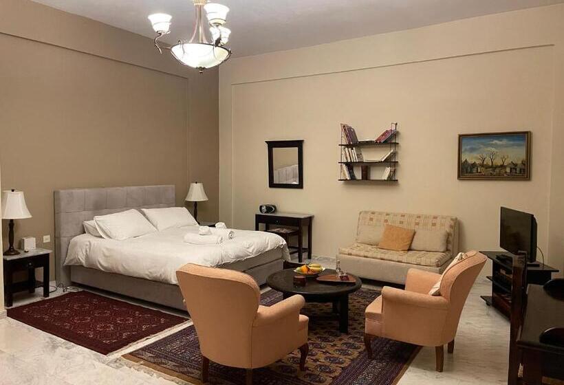 استودیوی استاندارد, Papastavrou Apartments