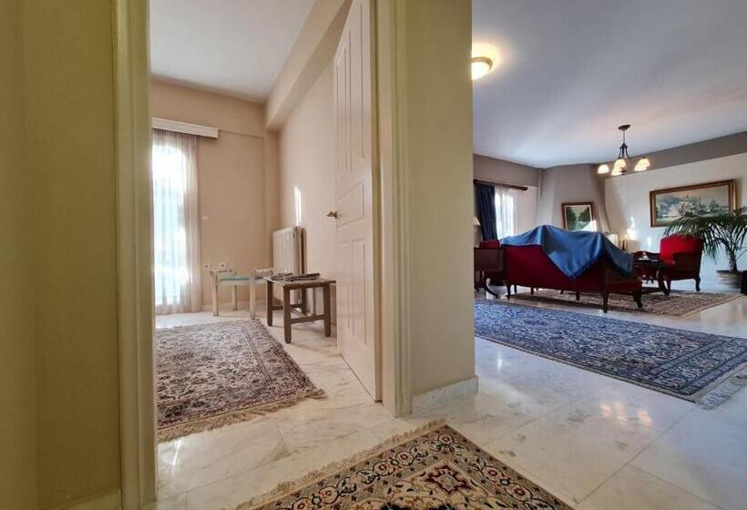 سوییت, Papastavrou Apartments