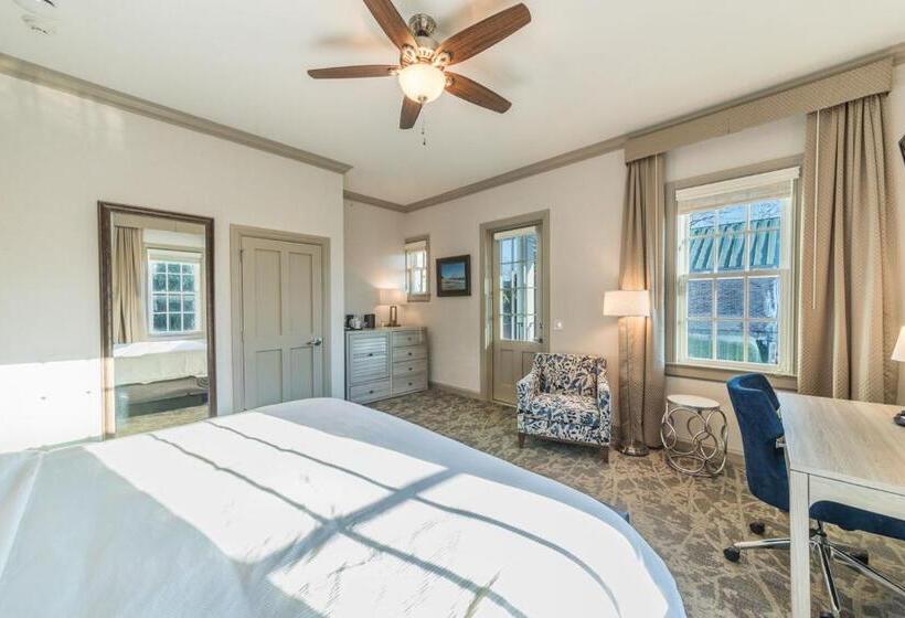 디럭스 룸 킹사이즈 침대, The Beaufort Inn