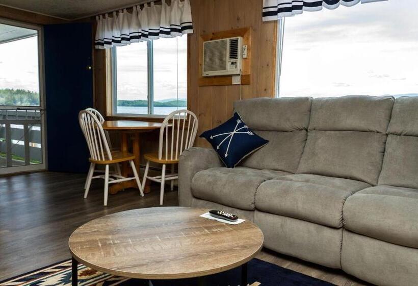 Suite with lake view, Belknap Point Inn
