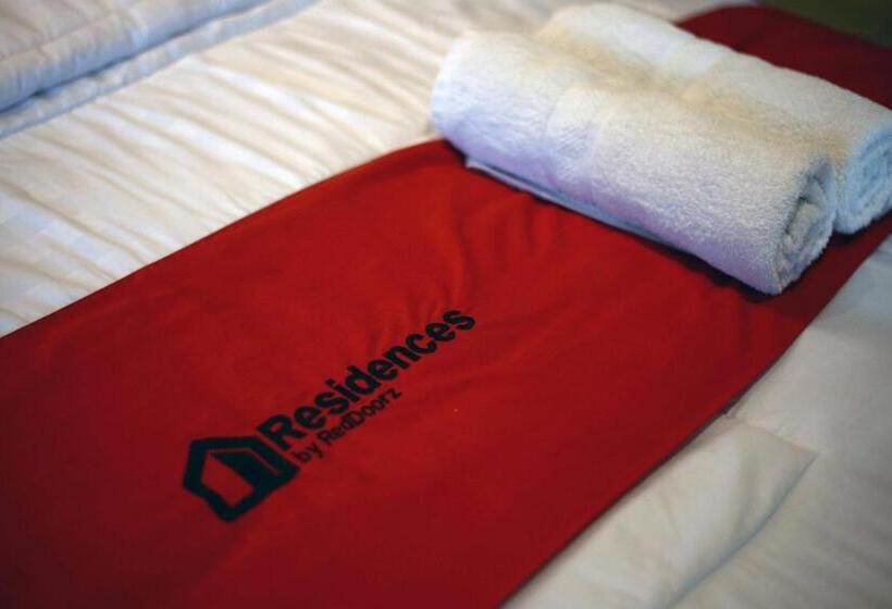 Номер Стандарт, Residences By Reddoorz Near Taman Safari