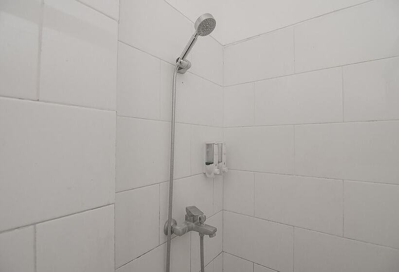 Номер Economy, Reddoorz Syariah Near Krida Nusantara