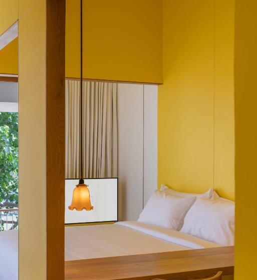 Deluxe room with river view, Baan Pomphet