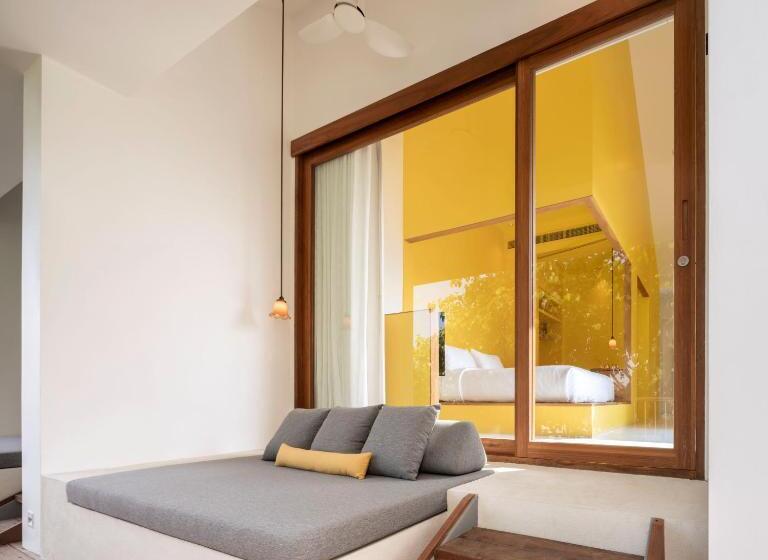 Deluxe room with river view, Baan Pomphet