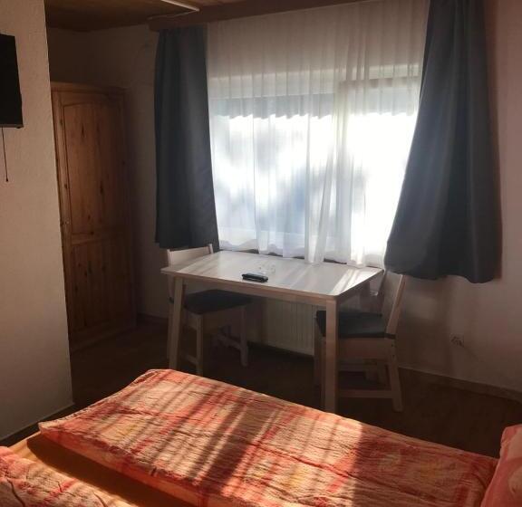 Номер Стандарт, Motel City