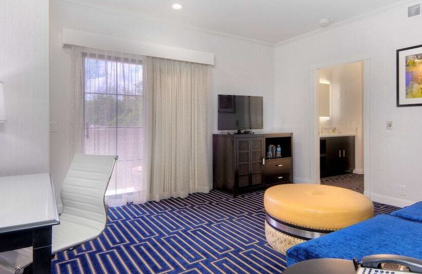 발코니가 있는 스위트, Best Western Plus Palm Court
