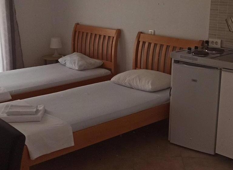 اتاق لوکس, Apartment's Meti