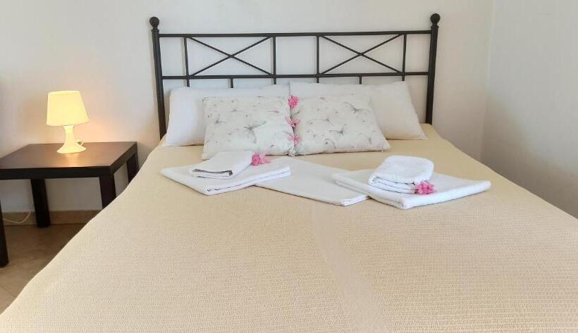 اتاق استاندارد سه نفره, Apartment's Meti