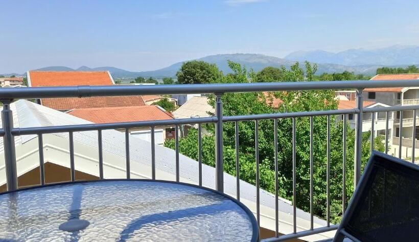 اتاق استاندارد سه نفره, Apartment's Meti
