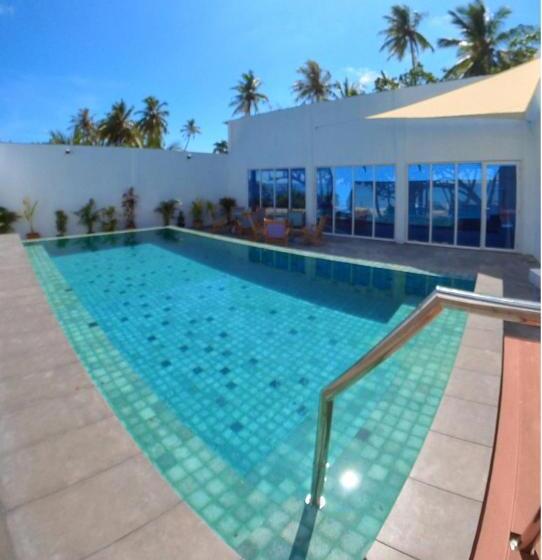 اتاق استاندارد با تراس و چشم‌انداز دریا, Athiri Beach Maldives