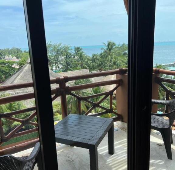 מיטת קינג בסוויטה, Beló Isla Mujeres   All Inclusive