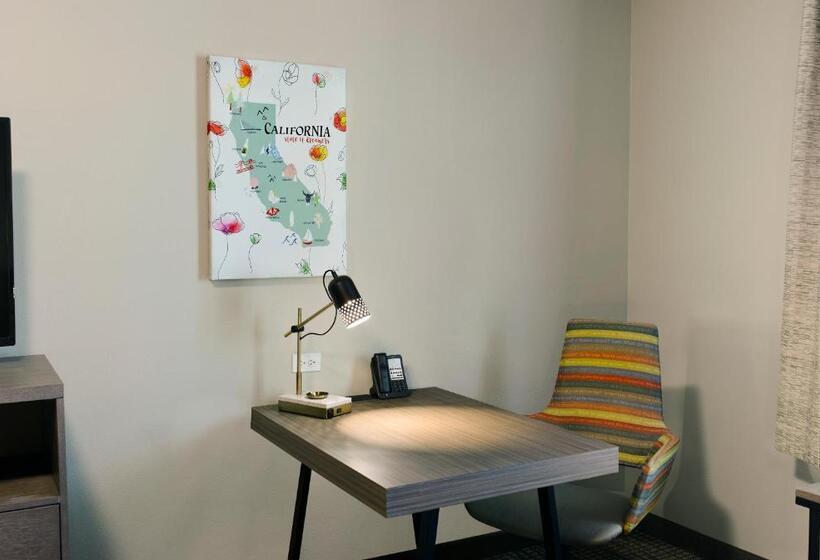 Люкс Кровать Кинг, Oxford Suites Paso Robles