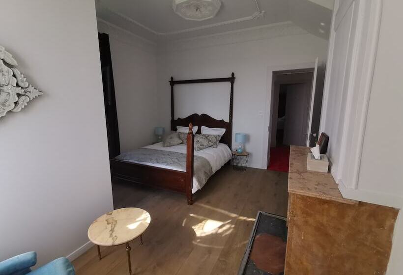 Номер Deluxe, Chateau De Saintgenix