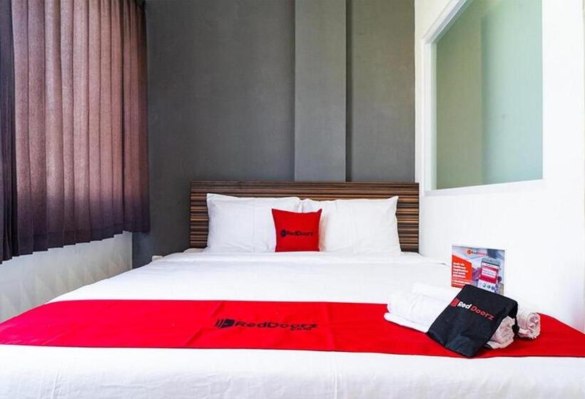 Номер Economy, Reddoorz Near Seasons City Mall