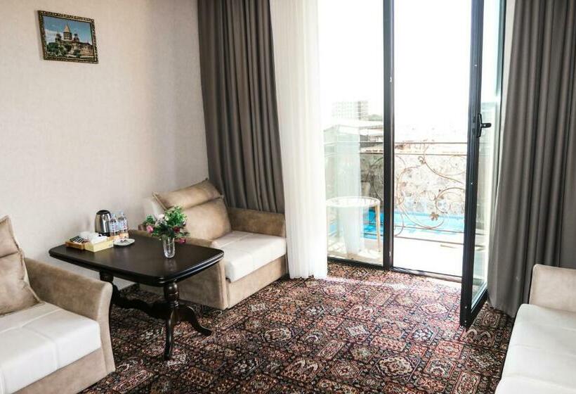 سوییت جونیور لوکس, Konyak