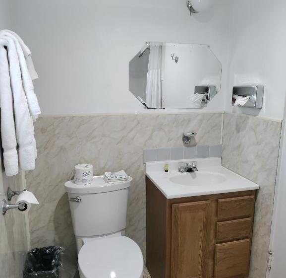 Номер Стандарт, Eight Bar B Motel