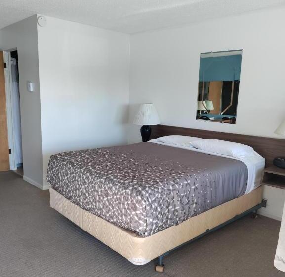 Номер Deluxe, Eight Bar B Motel