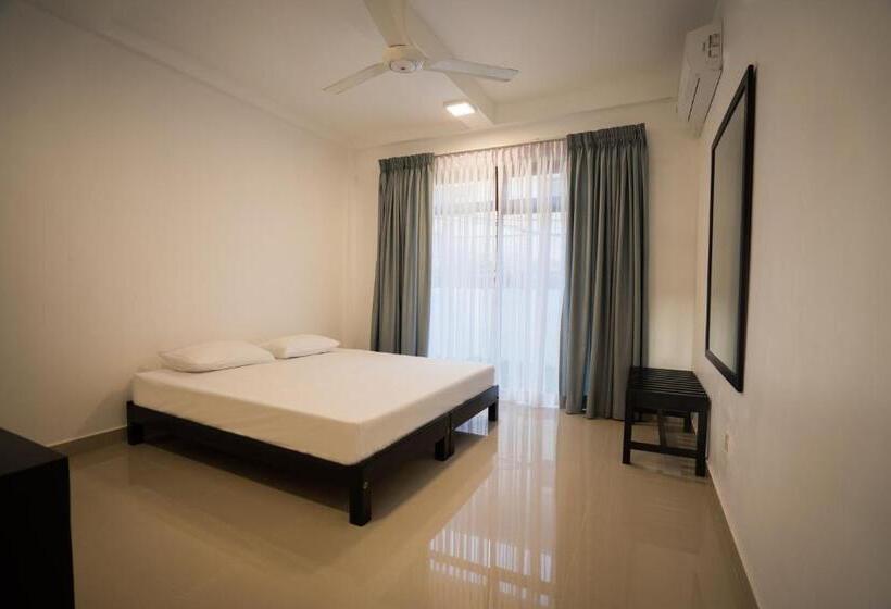 اتاق لوکس با چشم‌انداز باغ, Kozy B&b