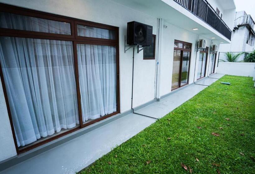اتاق لوکس با چشم‌انداز باغ, Kozy B&b