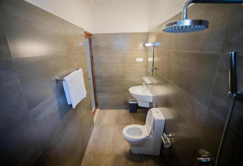 اتاق لوکس با چشم‌انداز باغ, Kozy B&b