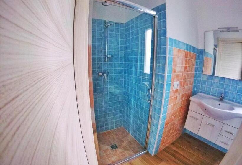 اتاق استاندارد, Aramoni B&b
