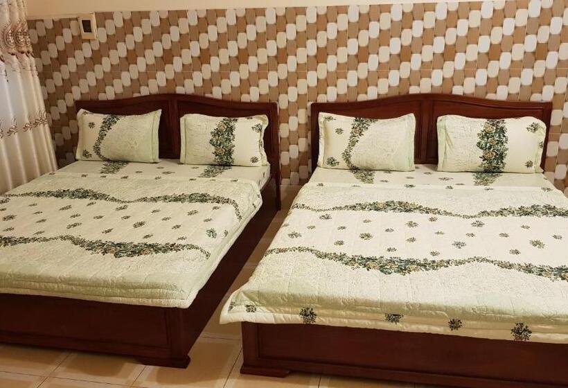 اتاق استاندارد چهارنفره با بالکن, Nhà Nghỉ Việt Nga